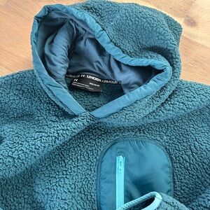Under Armour Fuzzy Mixed Media Cropped Hoodie Size Medium